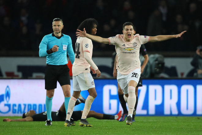 Khoảnh khắc: Cầu thủ Man United vỡ òa, sung sướng tột cùng sau màn lội ngược dòng không thể tin nổi trước PSG - Ảnh 3.
