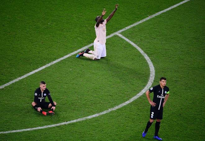 Khoảnh khắc: Cầu thủ Man United vỡ òa, sung sướng tột cùng sau màn lội ngược dòng không thể tin nổi trước PSG - Ảnh 7.