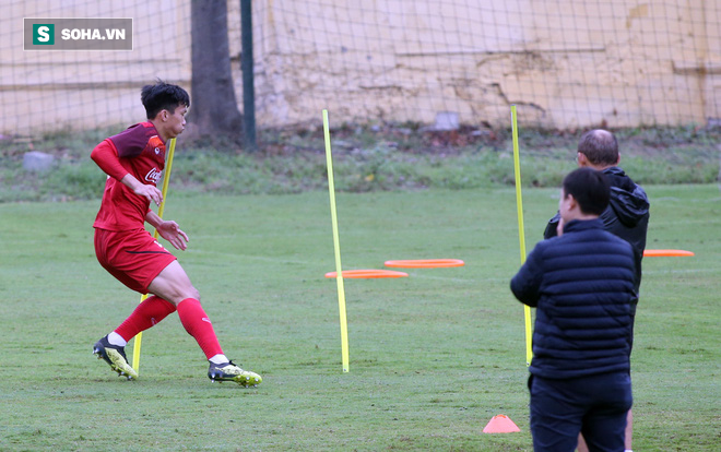 HLV Park Hang-seo nghiêm khắc, giơ tay dọa đánh học trò ở U23 Việt Nam - Ảnh 16.