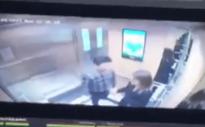 Gã đàn ông cưỡng hôn cô gái trong thang máy chung cư ở Hà Nội đã trình diện công an
