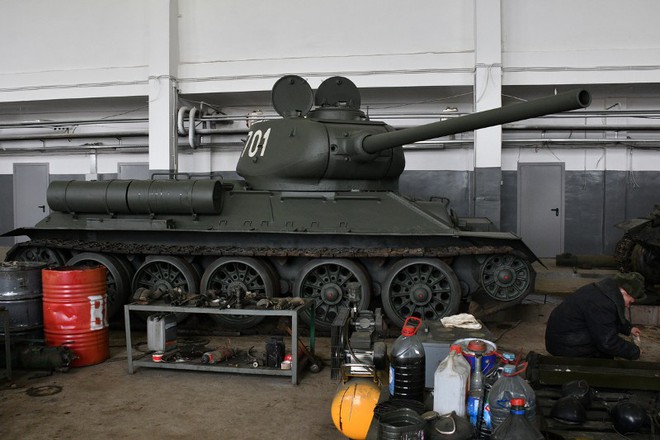 Chưa vội T-14 Armata tối tân, Nga ưu tiên sản xuất 400 xe tăng T-34-85: Điên rồ? - Ảnh 1.
