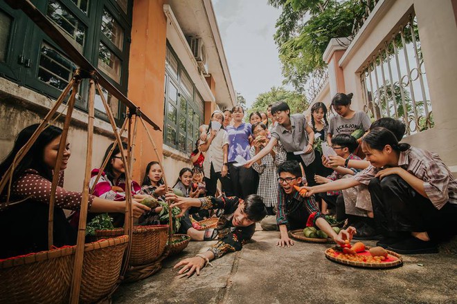 Bộ ảnh kỷ yếu độc đáo của học sinh lớp 12, nhân vật chính còn khiến người ta kinh ngạc hơn - Ảnh 4.