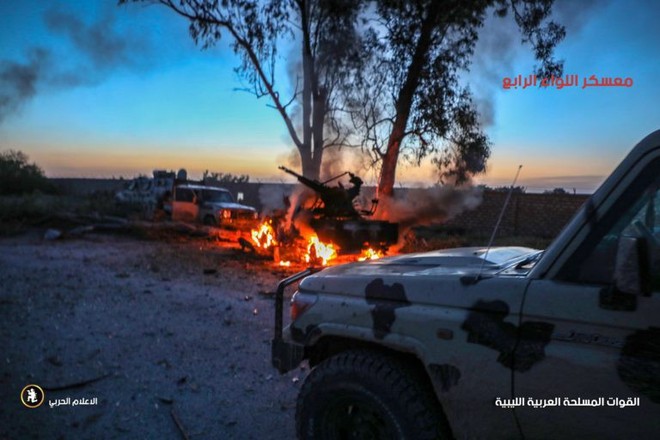 Libya: Quân đội của tướng Haftar chiếm giữ nhiều căn cứ quân sự, Tripoli sắp thất thủ! - Ảnh 7.
