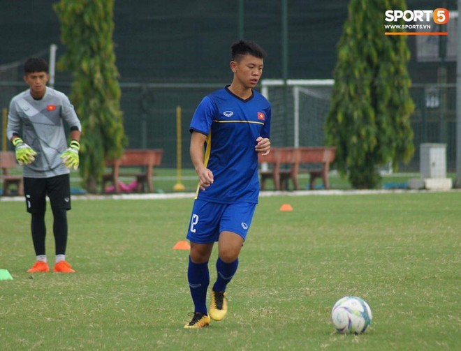 Hai lần rơi nước mắt và cú sốc đầu đời của chàng trung vệ thép U18 Việt Nam - Ảnh 2.