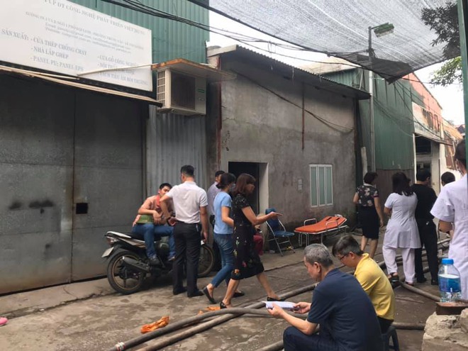 NÓNG: 8 người chết và mất tích trong vụ cháy nhà xưởng ở Hà Nội - Ảnh 3.
