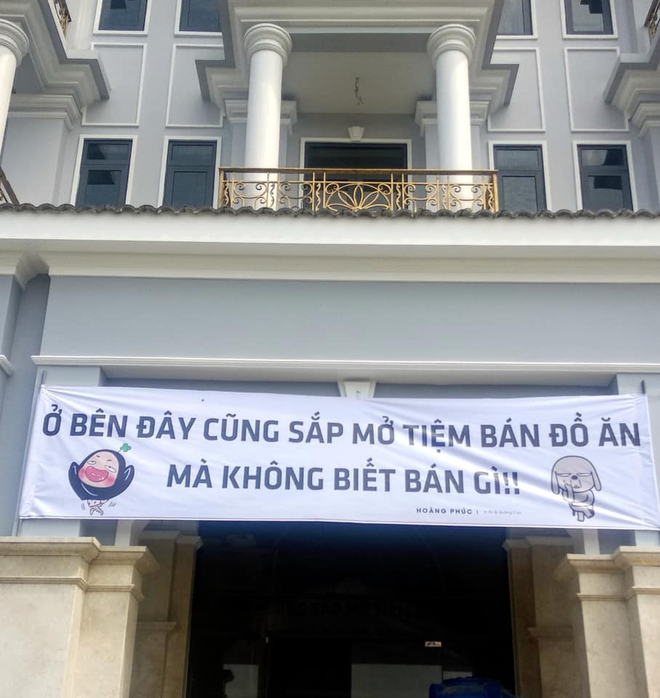 Tấm băng rôn treo trước ngôi nhà khang trang gây tò mò: Ở đây sắp mở cửa tiệm... nhưng chưa biết bán cái gì - Ảnh 2.