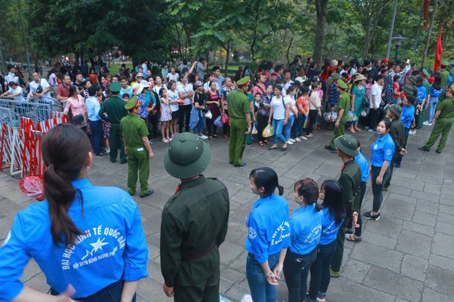 Chủ tịch Quốc hội Nguyễn Thị Kim Ngân dâng hương các Vua Hùng - Ảnh 15.