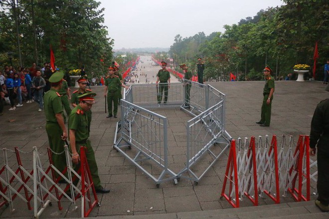 Chủ tịch Quốc hội Nguyễn Thị Kim Ngân dâng hương các Vua Hùng - Ảnh 18.