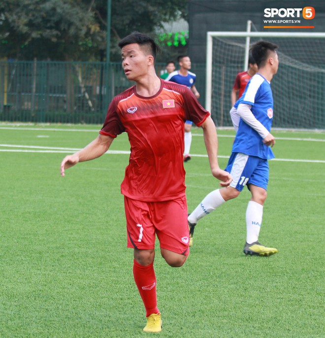 Top 5 cầu thủ nhỏ nhưng có võ của U18 Việt Nam - Ảnh 2.