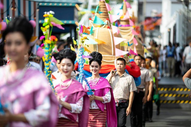 Dân tình náo loạn với nhan sắc cực phẩm của nữ thần Thungsa trong lễ Songkran 2019 tại Thái Lan - Ảnh 15.