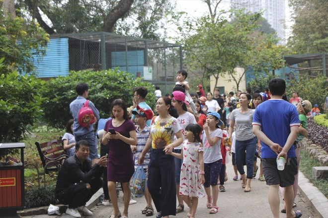 “Biển người” chen chân tại Vườn thú Thủ Lệ trong ngày cuối nghỉ lễ - Ảnh 3.