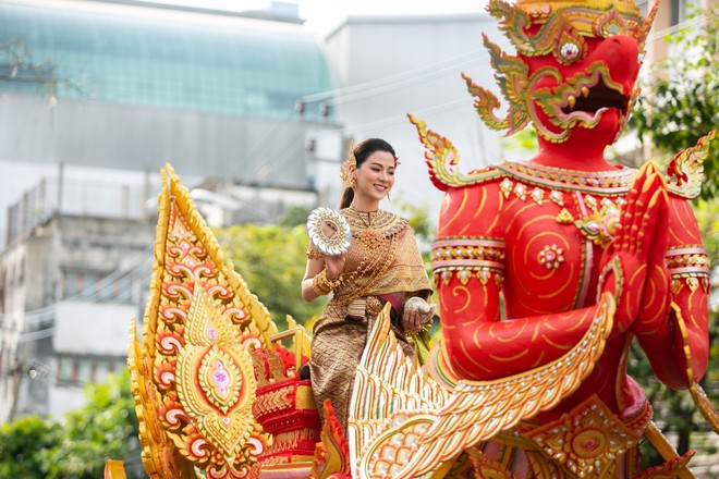 Dân tình náo loạn với nhan sắc cực phẩm của nữ thần Thungsa trong lễ Songkran 2019 tại Thái Lan - Ảnh 9.