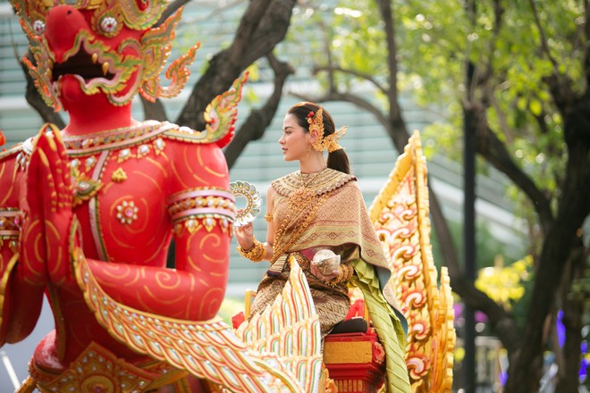 Dân tình náo loạn với nhan sắc cực phẩm của nữ thần Thungsa trong lễ Songkran 2019 tại Thái Lan - Ảnh 10.