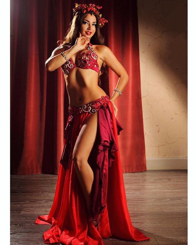 Nữ vũ công Nga bị bỏ tù vì biểu diễn không nội y ở Ai Cập là ai? - Ảnh 8.