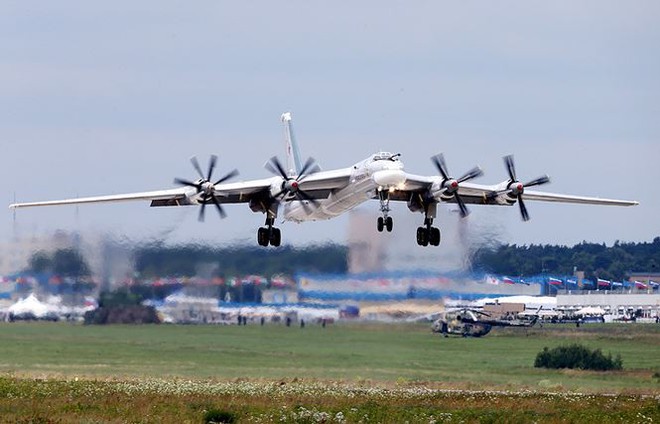 Nga tiếp tục hiện đại hóa ngáo ộp Tu-95 - Ảnh 1.