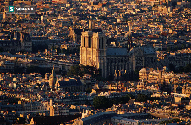 Nhà thờ Đức Bà: Ngụ ý ẩn sau các bức tượng ác quỷ quan sát thành Paris - Ảnh 2.