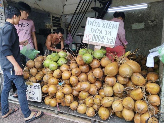 TP.HCM nắng đổ lửa: Cam vắt, nước mía... siêu rẻ lên ngôi  - Ảnh 5.