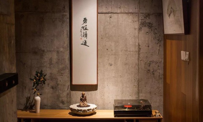 Căn nhà 2 tầng thô mộc theo phong cách Nhật Bản với lớp tường kính kết nối thiên nhiên, ẩn chứa vạn điều bất ngờ khiến nhiều người thích thú - Ảnh 11.
