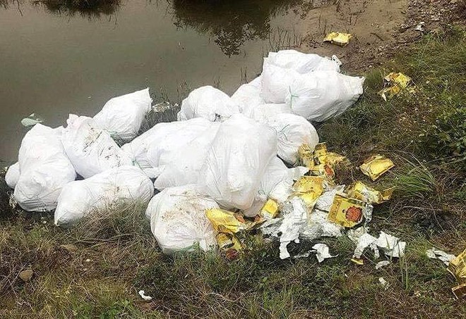 Vụ bắt giữ gần 1 tấn ma túy đá ở Nghệ An: Từ đống rác ven đường đến nhà kho toàn loa thùng - Ảnh 2.