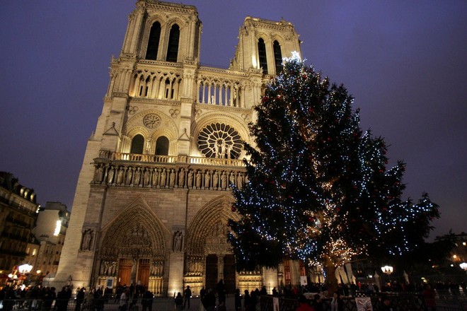 Lá cờ Mặt trận Dân tộc Giải phóng miền Nam Việt Nam từng tung bay trên tháp Nhà thờ Đức Bà Paris - Ảnh 9.