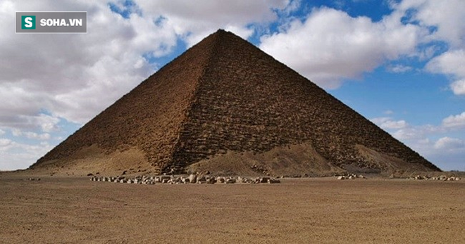 Bí mật kim tự tháp đỏ ở Ai Cập: Sau 141 năm mới giải mã được một phần - Ảnh 1.