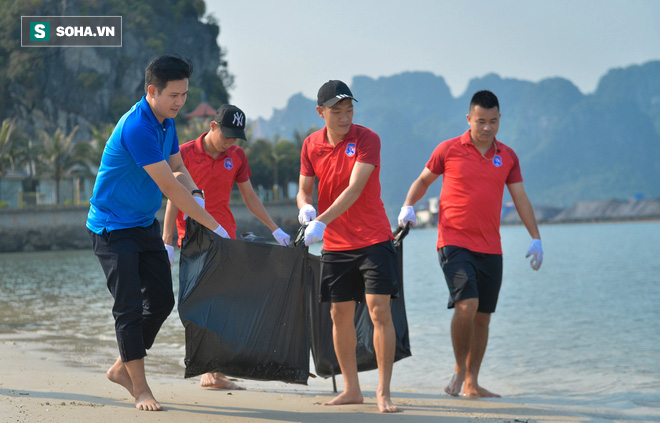 Sau những tranh cãi về V.League, ông bầu và dàn sao Quảng Ninh có hành động đầy ý nghĩa - Ảnh 4.