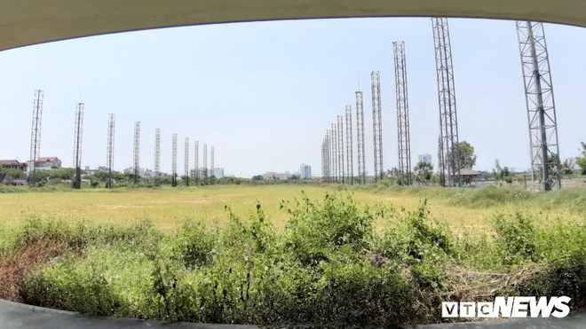 Sân golf gần 25 tỷ đồng bị bỏ hoang giữa lòng Đà Nẵng - Ảnh 1.