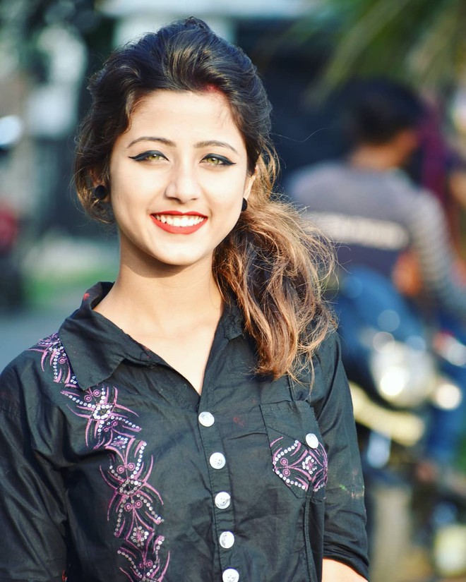 Xuất hiện trong lễ hội Mùa Xuân, thiếu nữ Ấn Độ khiến cộng đồng mạng chao đảo vì nhan sắc đẹp tựa thần tiên - Ảnh 18.