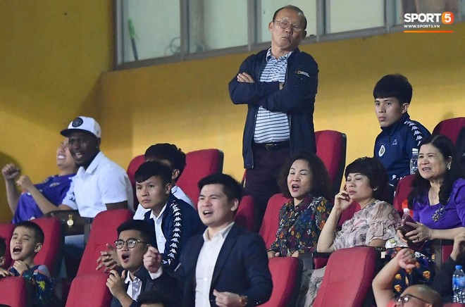 HLV Park Hang-seo, thủ môn Tiến Dũng phản ứng đầy cảm xúc khi Hà Nội FC thua ở AFC Cup 2019 - Ảnh 2.