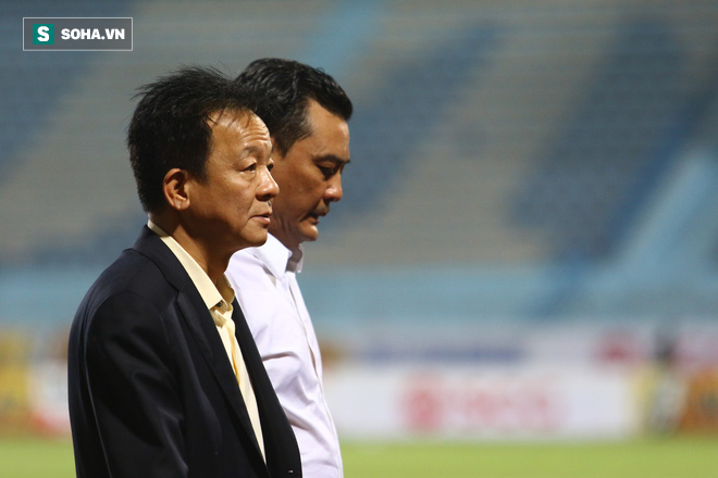 Xuống tận sân thăm hỏi học trò, HLV Park Hang-seo làm lơ thủ môn Bùi Tiến Dũng - Ảnh 9.