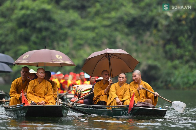 Lễ hội rước rồng độc đáo trên sông nước ở Tràng An - Ninh Bình - Ảnh 5.