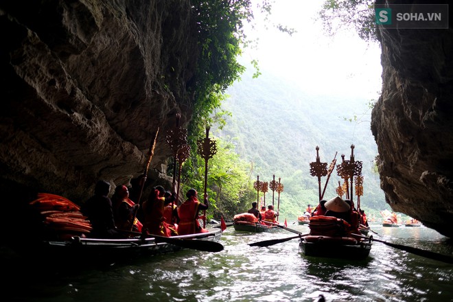 Lễ hội rước rồng độc đáo trên sông nước ở Tràng An - Ninh Bình - Ảnh 10.