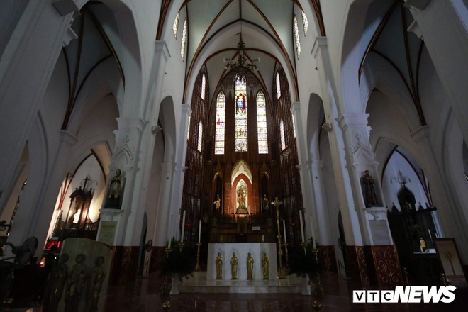 Cận cảnh nhà thờ tại Hà Nội có kiến trúc phỏng theo Nhà thờ Đức Bà Paris - Ảnh 10.