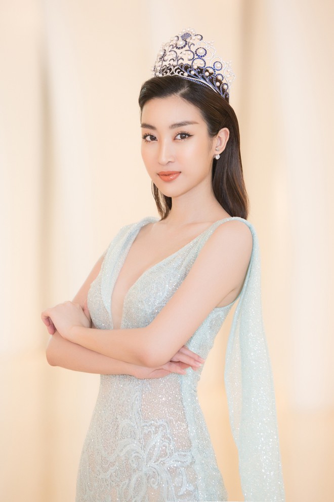 Hoa hậu Trần Tiểu Vy lộng lẫy, đọ sắc với Đỗ Mỹ Linh - Ảnh 5.