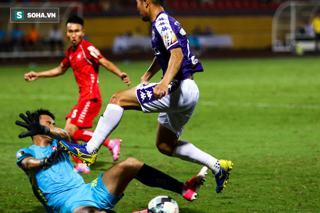 Thám sát V.League, thầy Park đã tìm được nhân tố khiến thủ môn Bùi Tiến Dũng phải lo lắng - Ảnh 3.