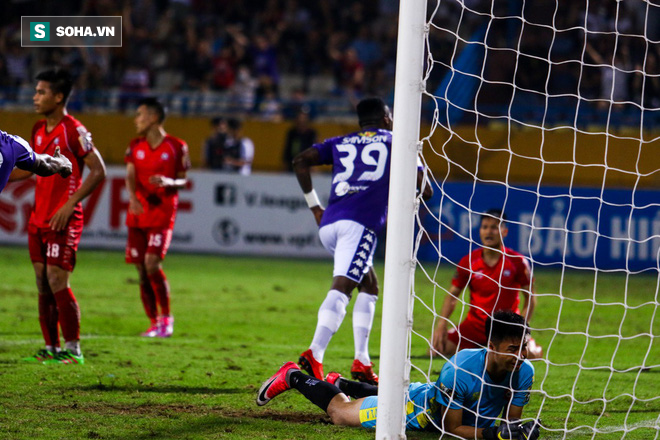 Thám sát V.League, thầy Park đã tìm được nhân tố khiến thủ môn Bùi Tiến Dũng phải lo lắng - Ảnh 7.