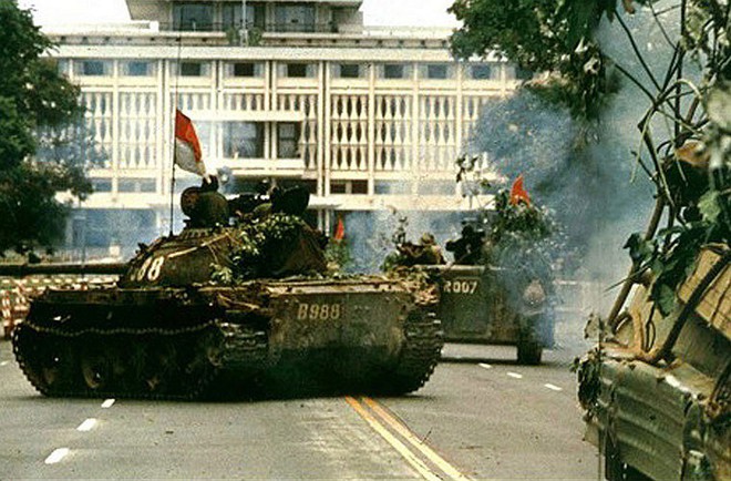 Cờ Giải phóng đã trở thành một biểu tượng vĩ đại của chiến tranh giải phóng dân tộc Việt Nam. Hình ảnh của cờ Giải phóng đến nay vẫn luôn khắc sâu trong tâm trí và trái tim của người Việt Nam. Xem hình ảnh liên quan để cảm nhận sức mạnh của biểu tượng này!