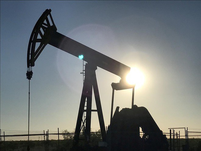 Mỹ cấm nhập khẩu dầu thô từ Iran: Giá dầu tăng đột biến - Ảnh 2.