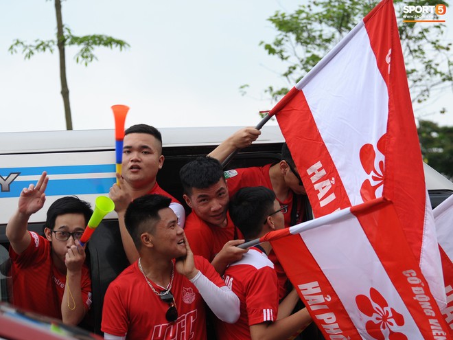 Tình yêu bóng đá của fan Hải Phòng khiến ai cũng phải trầm trồ, dù không cần chơi lớn - Ảnh 4.