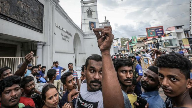 Đánh bom đẫm máu Sri Lanka gợi nhớ bóng ma bạo lực quá khứ sau thập kỷ hoà bình  - Ảnh 6.