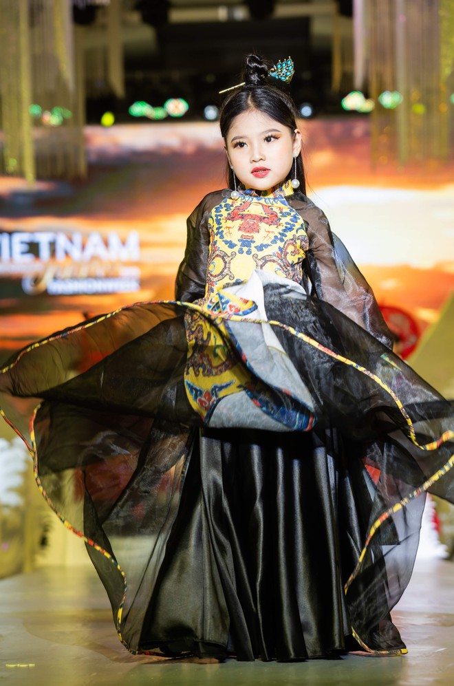 Dàn mẫu nhí chuyên nghiệp của Tuần lễ Thời trang Trẻ em Quốc tế Việt Nam 2019 - Ảnh 9.