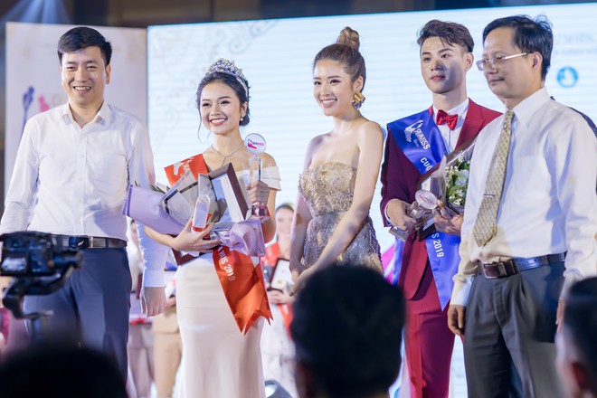 Hoa hậu Phan Hoàng Thu khoe vai trần gợi cảm - Ảnh 7.