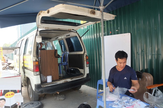 Biến ô tô cà tàng thành studio di động, thợ ảnh Hà Nội kiếm bạc triệu mỗi ngày - Ảnh 3.