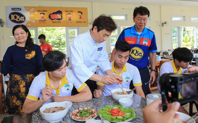 Bạn thân của thầy Park chỉ ra lý do Công Phượng gặp khó khăn ở Incheon United - Ảnh 1.