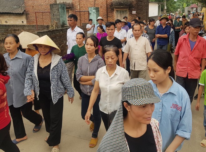 Giết bé trai 8 tuổi giấu xác trong bao: Nghi phạm còn mời bố cháu bé ăn ngô khi đang đi tìm con - Ảnh 2.