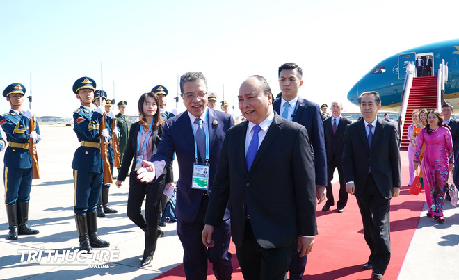 Những hình ảnh đầu tiên của Thủ tướng Nguyễn Xuân Phúc tại Trung Quốc - Ảnh 5.