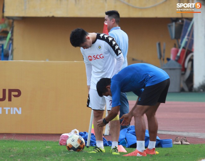 Trong ngày sinh nhật, Đình Trọng nhận muôn ngàn yêu thương từ mọi người trừ... đàn anh Văn Công - Ảnh 2.