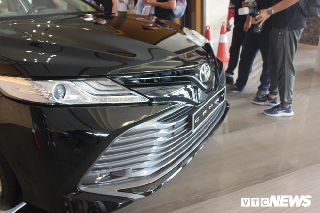 Chuyển sang nhập khẩu, Toyota Camry 2019 rẻ hơn 70 triệu đồng - Ảnh 5.