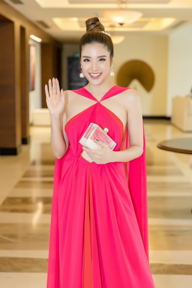 Hoa hậu Phan Hoàng Thu đẹp lộng lẫy khi diện đầm đỏ - Ảnh 4.