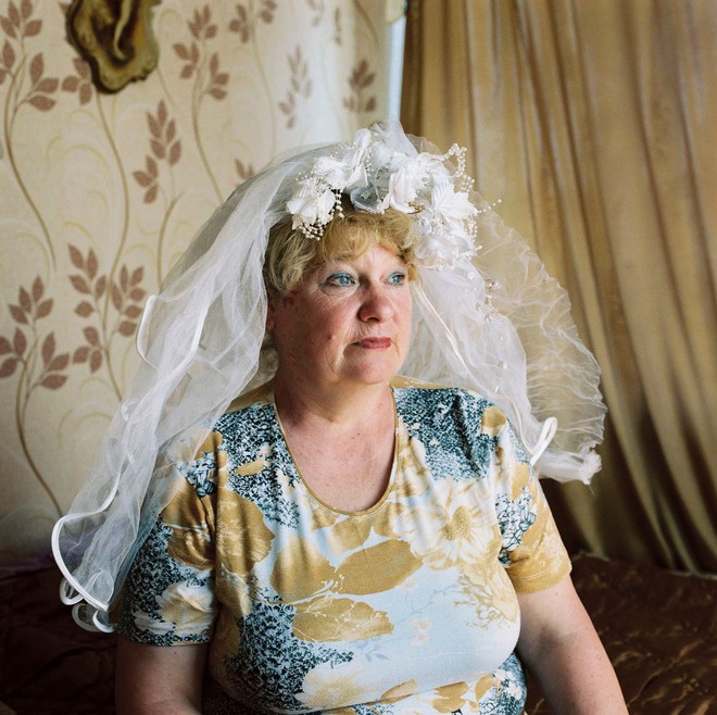 Lý do gì khiến phụ nữ ở Belarus luôn giữ gìn váy cưới cẩn thận suốt hàng chục năm? - Ảnh 2.